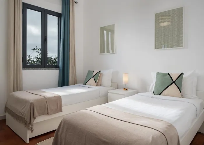 Casa Maria Bela 2-bedroom With Terrace Nyaraló Calheta